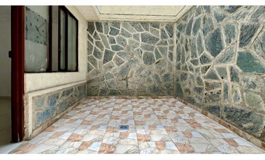 Casa de tres pisos con terraza en venta | Luis Carlos Galán - Palmira