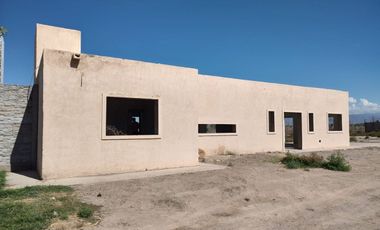 VENTA CASA EN CONSTRUCCION. B° PRIVADO.SANTA LUCIA