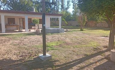Casa de 3 habitaciones.Jardín parquizado. Albardon