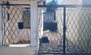 CASA EN VENTA 4 AMBIENTES LOMAS DE ZAMORA  CREDITO