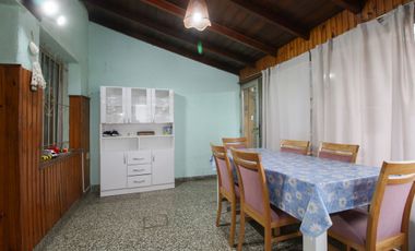 CASA EN VENTA 4 AMBIENTES LOMAS DE ZAMORA  CREDITO