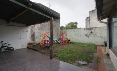 CASA EN VENTA 4 AMBIENTES LOMAS DE ZAMORA  CREDITO