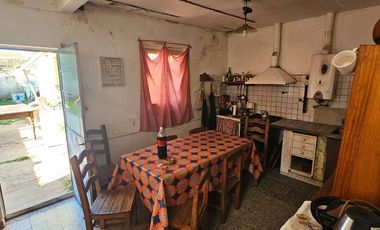 VENTA CASA LOTE PROPIO A RECICLAR VILLA LUGANO