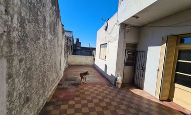 VENTA CASA LOTE PROPIO A RECICLAR VILLA LUGANO