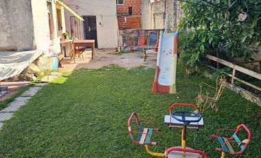 VENTA CASA LOTE PROPIO A RECICLAR VILLA LUGANO