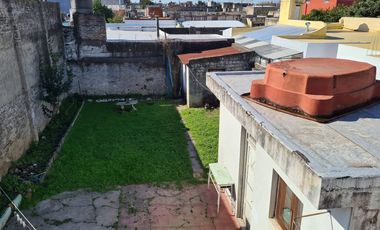 VENTA CASA LOTE PROPIO A RECICLAR VILLA LUGANO