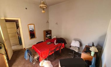 VENTA CASA LOTE PROPIO A RECICLAR VILLA LUGANO
