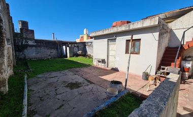 VENTA CASA LOTE PROPIO A RECICLAR VILLA LUGANO