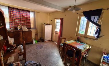 VENTA CASA LOTE PROPIO A RECICLAR VILLA LUGANO