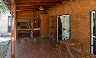 CASA EN VENTA, PILETA, BARRIO SANTA ROSA, ANDINO