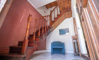 Casa En Venta San Martín Jardín Pileta + 2 deptos!
