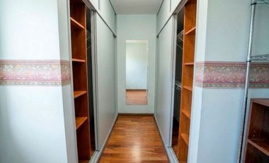 Casa En Venta San Martín Jardín Pileta + 2 deptos!