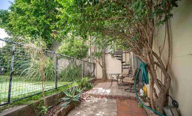 Casa En Venta San Martín Jardín Pileta + 2 deptos!