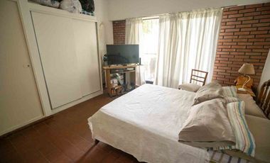 Casa En Venta San Martín Jardín Pileta + 2 deptos!