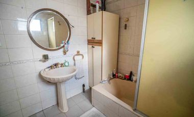 Casa En Venta San Martín Jardín Pileta + 2 deptos!