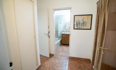 Casa En Venta San Martín Jardín Pileta + 2 deptos!