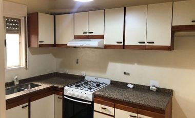 Casa En Venta San Martín Jardín Pileta + 2 deptos!