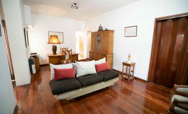 Casa En Venta San Martín Jardín Pileta + 2 deptos!