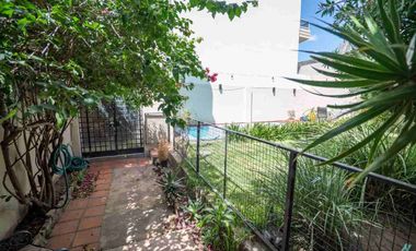 Casa En Venta San Martín Jardín Pileta + 2 deptos!