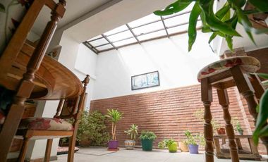 Casa En Venta San Martín Jardín Pileta + 2 deptos!
