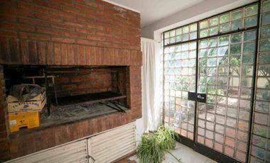 Casa En Venta San Martín Jardín Pileta + 2 deptos!