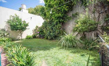 Casa En Venta San Martín Jardín Pileta + 2 deptos!