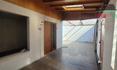 Casa en Arriendo en Casa en venta en Av. Los Loros