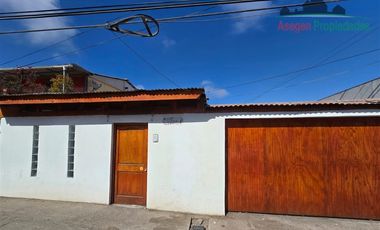 Casa en Arriendo en Casa en venta en Av. Los Loros