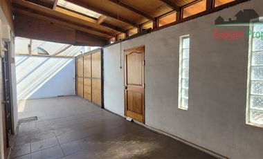 Casa en Arriendo en Casa en venta en Av. Los Loros