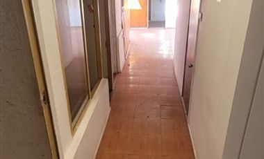 Casa en Arriendo en Casa en venta en Av. Los Loros