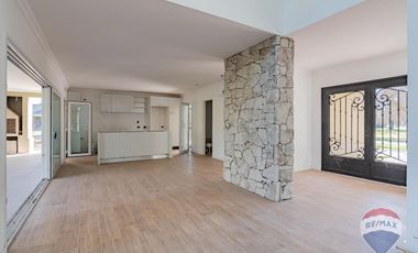 CASA EN VENTA EN MIRALAGOS