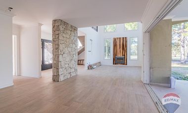 CASA EN VENTA EN MIRALAGOS