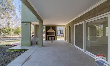 CASA EN VENTA EN MIRALAGOS