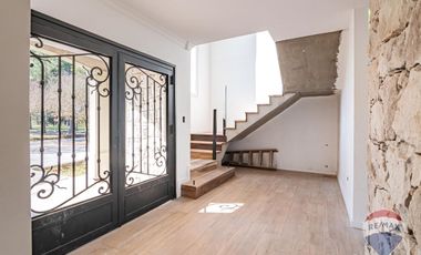 CASA EN VENTA EN MIRALAGOS