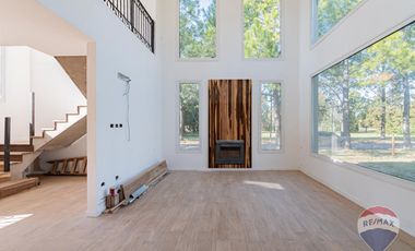 CASA EN VENTA EN MIRALAGOS