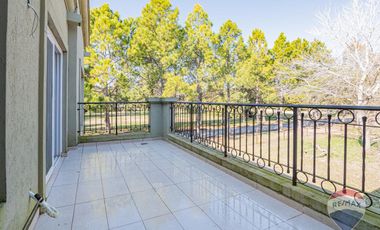 CASA EN VENTA EN MIRALAGOS