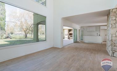 CASA EN VENTA EN MIRALAGOS