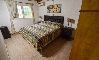 CASA EN VENTA 4 DORMITORIOS. NAVE INDUSTRIAL