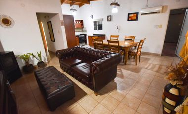 CASA EN VENTA 4 DORMITORIOS. NAVE INDUSTRIAL