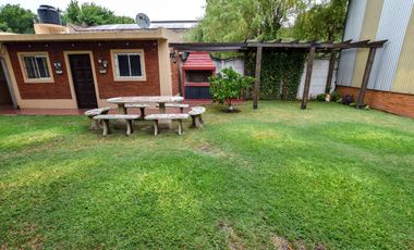 CASA EN VENTA 4 DORMITORIOS. NAVE INDUSTRIAL