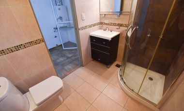 CASA EN VENTA 4 DORMITORIOS. NAVE INDUSTRIAL