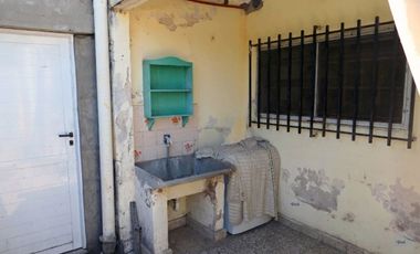 Casa 2 d. con gran galpón comercial en zona norte
