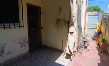 Casa 2 d. con gran galpón comercial en zona norte