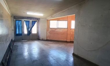 Casa 2 d. con gran galpón comercial en zona norte