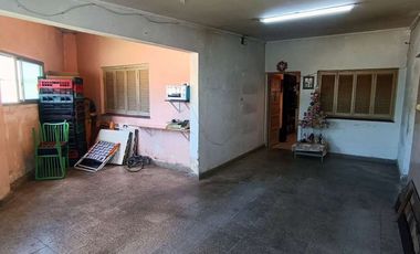 Casa 2 d. con gran galpón comercial en zona norte
