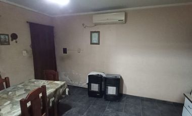 Casa Las Delicias, 2 dorm. 5 ambientes, cochera