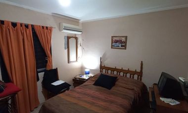 Casa Las Delicias, 2 dorm. 5 ambientes, cochera