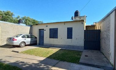 Casa Las Delicias, 2 dorm. 5 ambientes, cochera