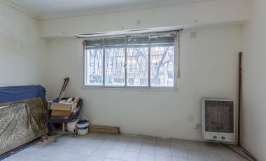 CASA + GARAGE/ESPACIO INDUSTRIAL-PARQUE AVELLANEDA