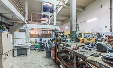 CASA + GARAGE/ESPACIO INDUSTRIAL-PARQUE AVELLANEDA